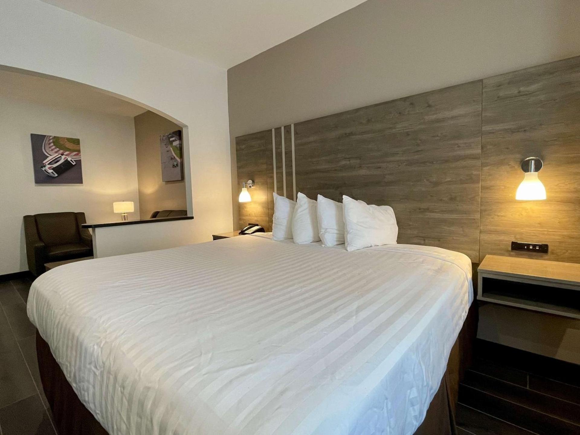 Best Western Roanoke Inn & Suites photo 11