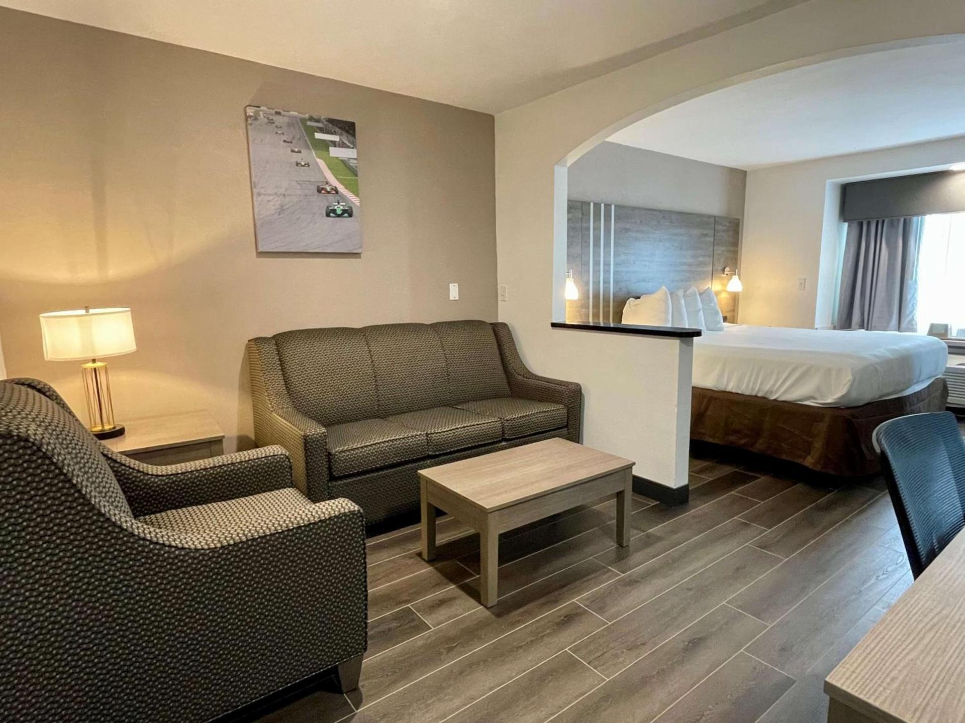 Best Western Roanoke Inn & Suites photo 3