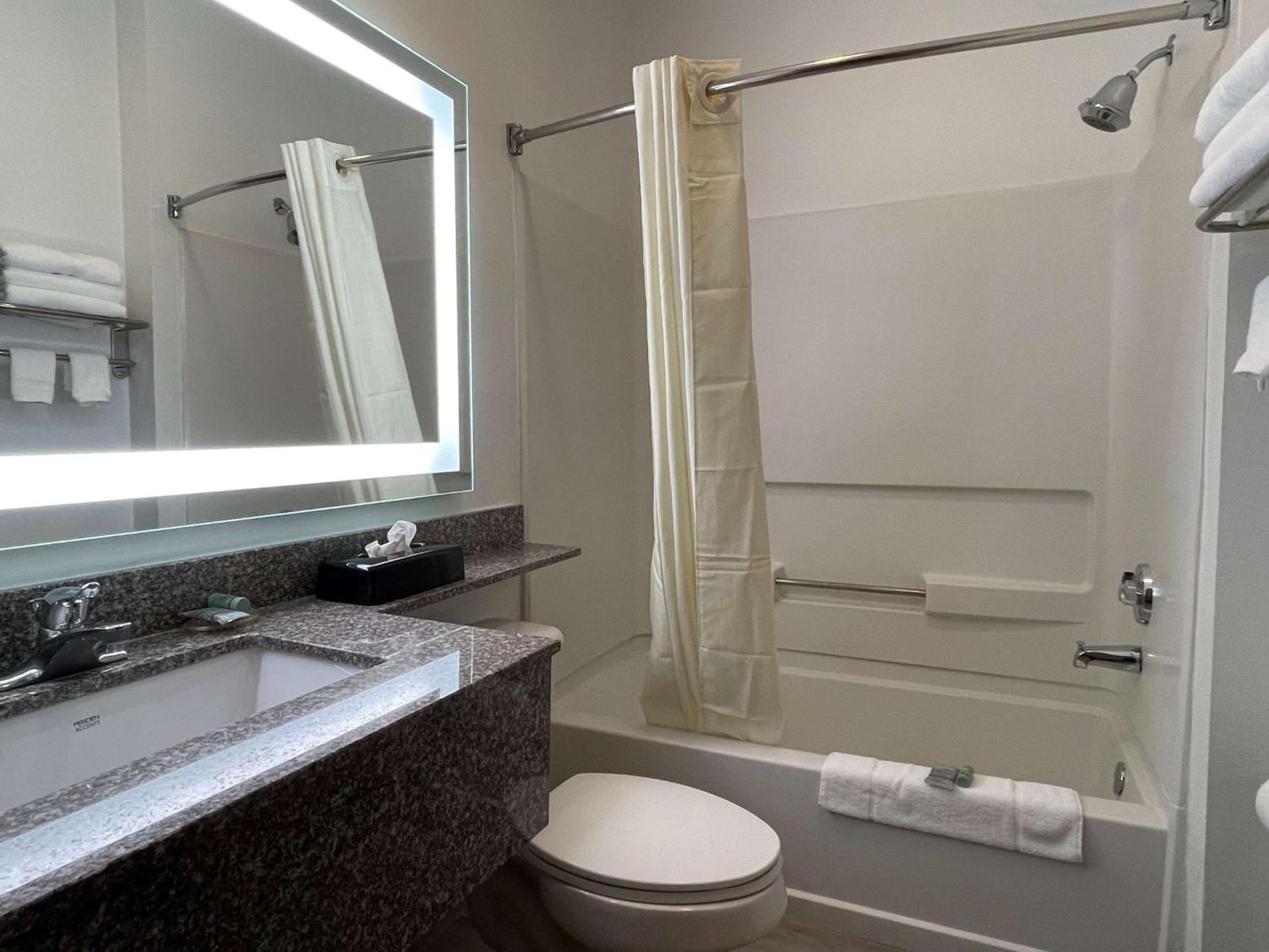 Best Western Roanoke Inn & Suites photo 12