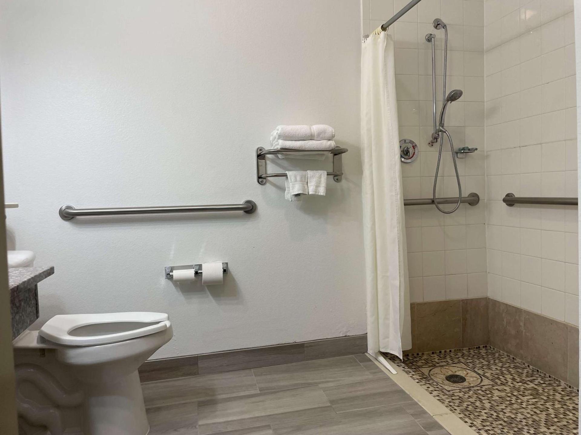 Best Western Roanoke Inn & Suites photo 13