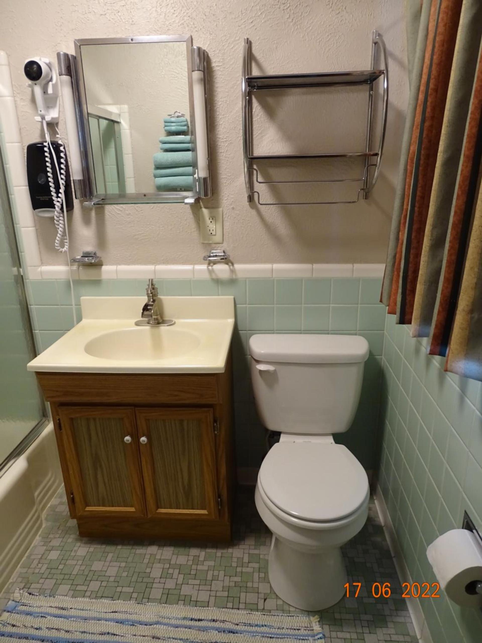 Best Budget Inn photo 31