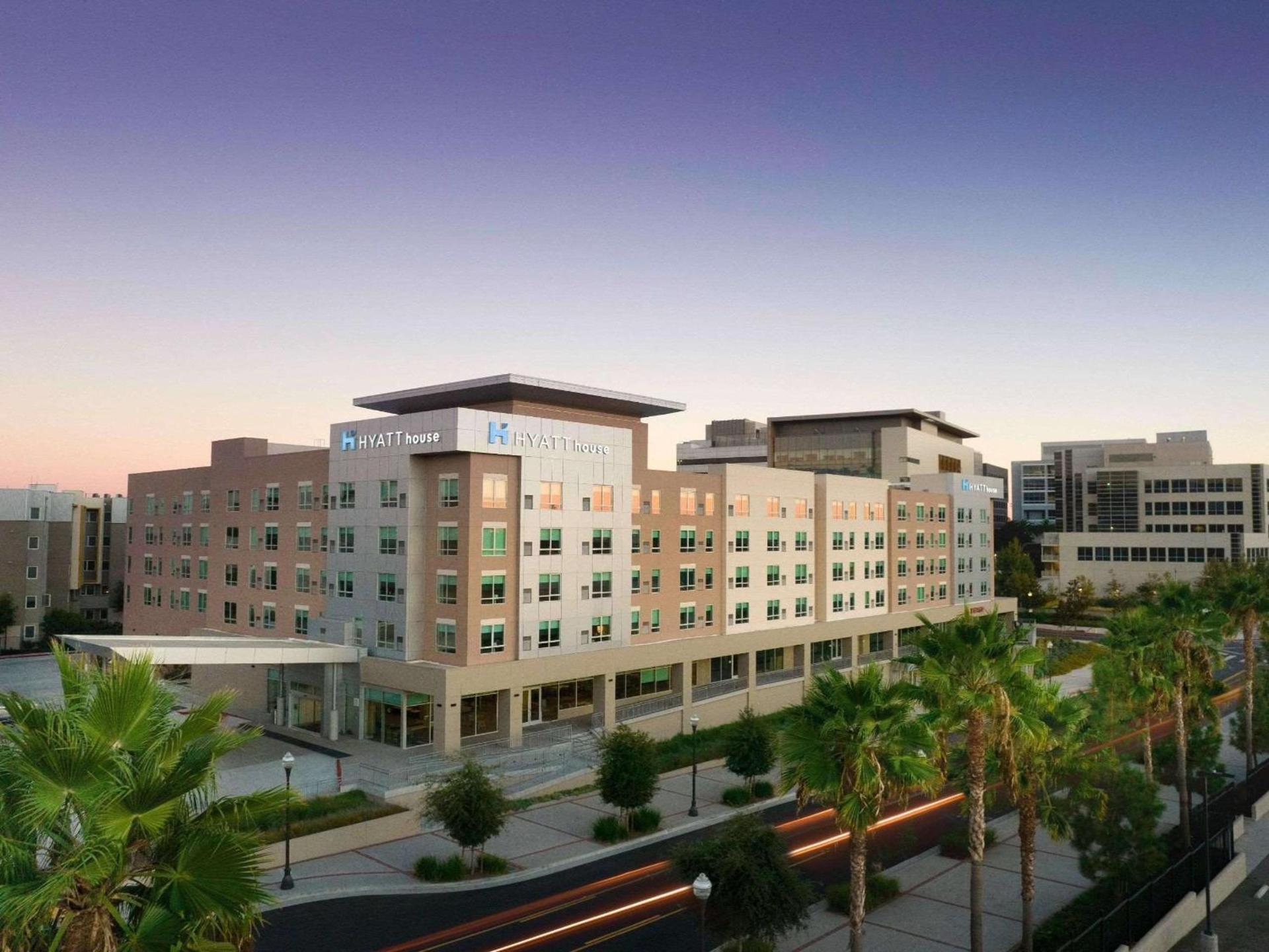 Hyatt House LA - University Medical Center photo 1