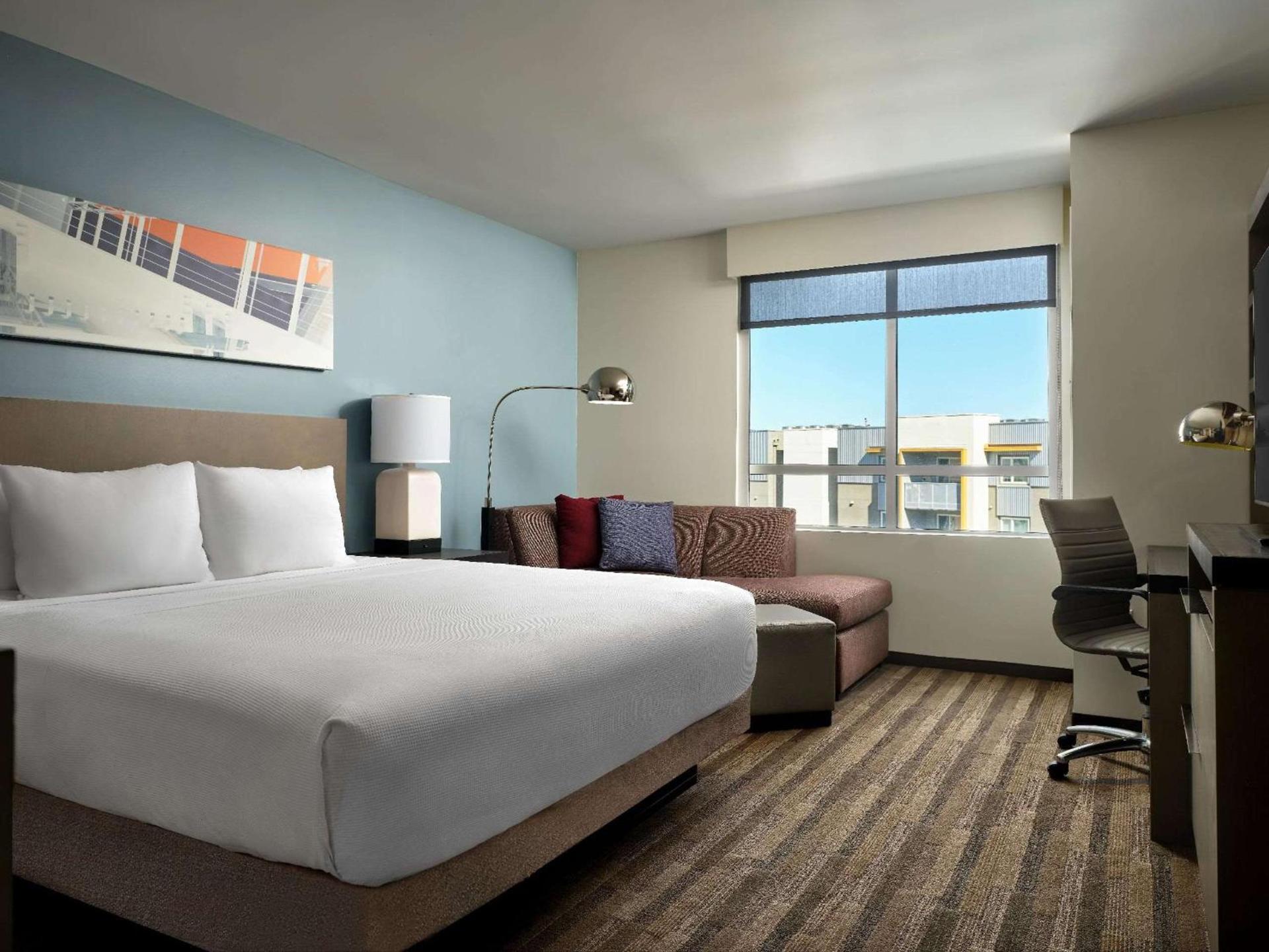 Hyatt House LA - University Medical Center photo 2