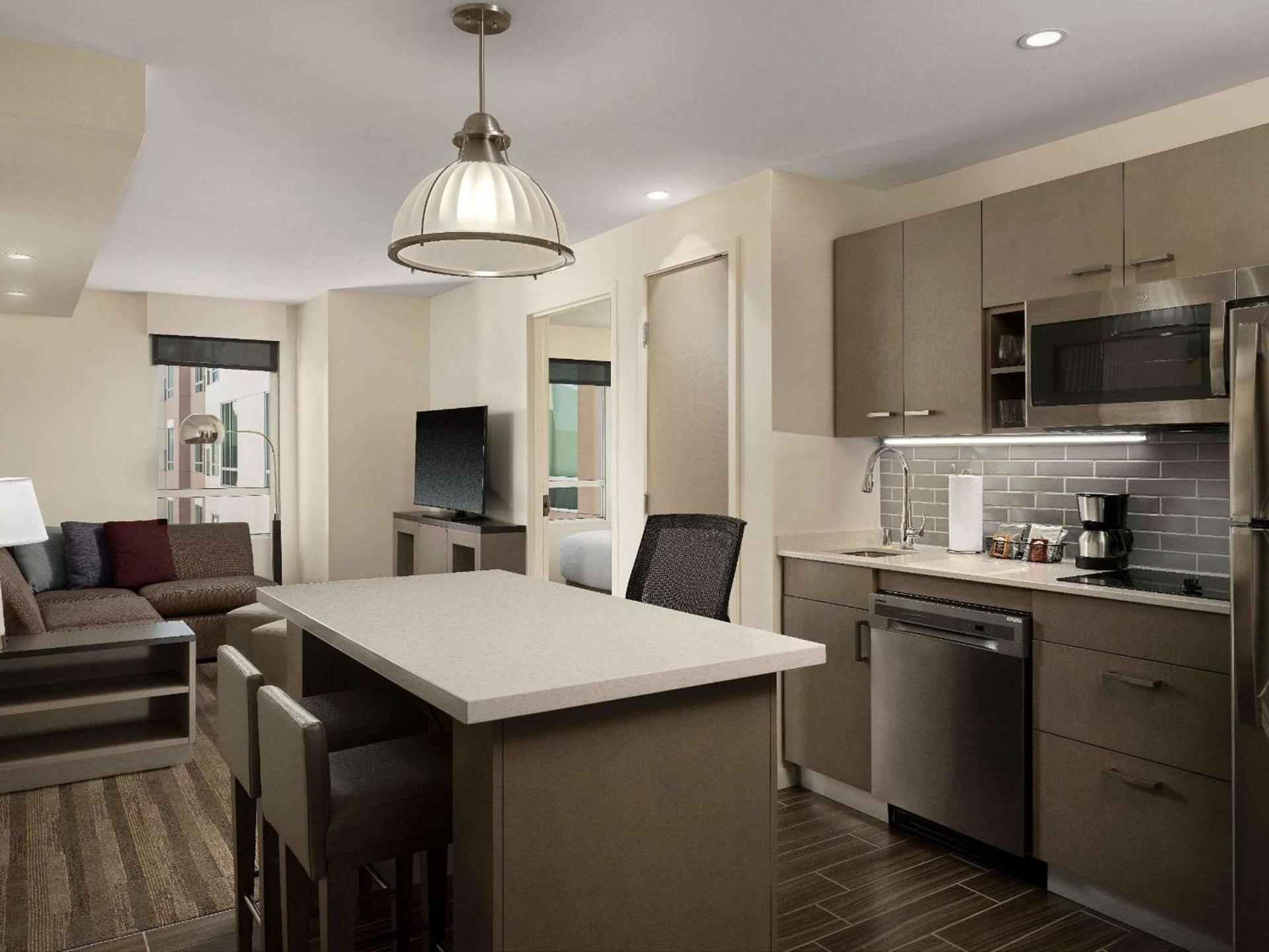 Hyatt House LA - University Medical Center photo 7