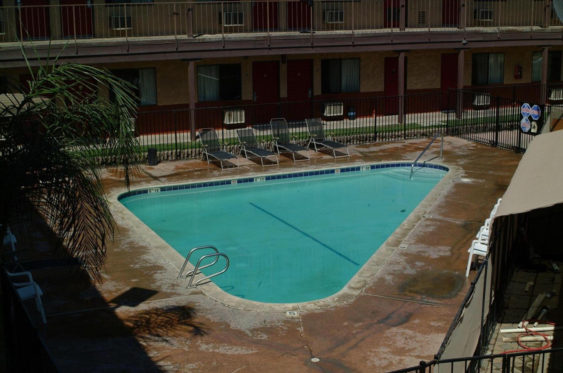 Best Economy Inn & Suites photo 16