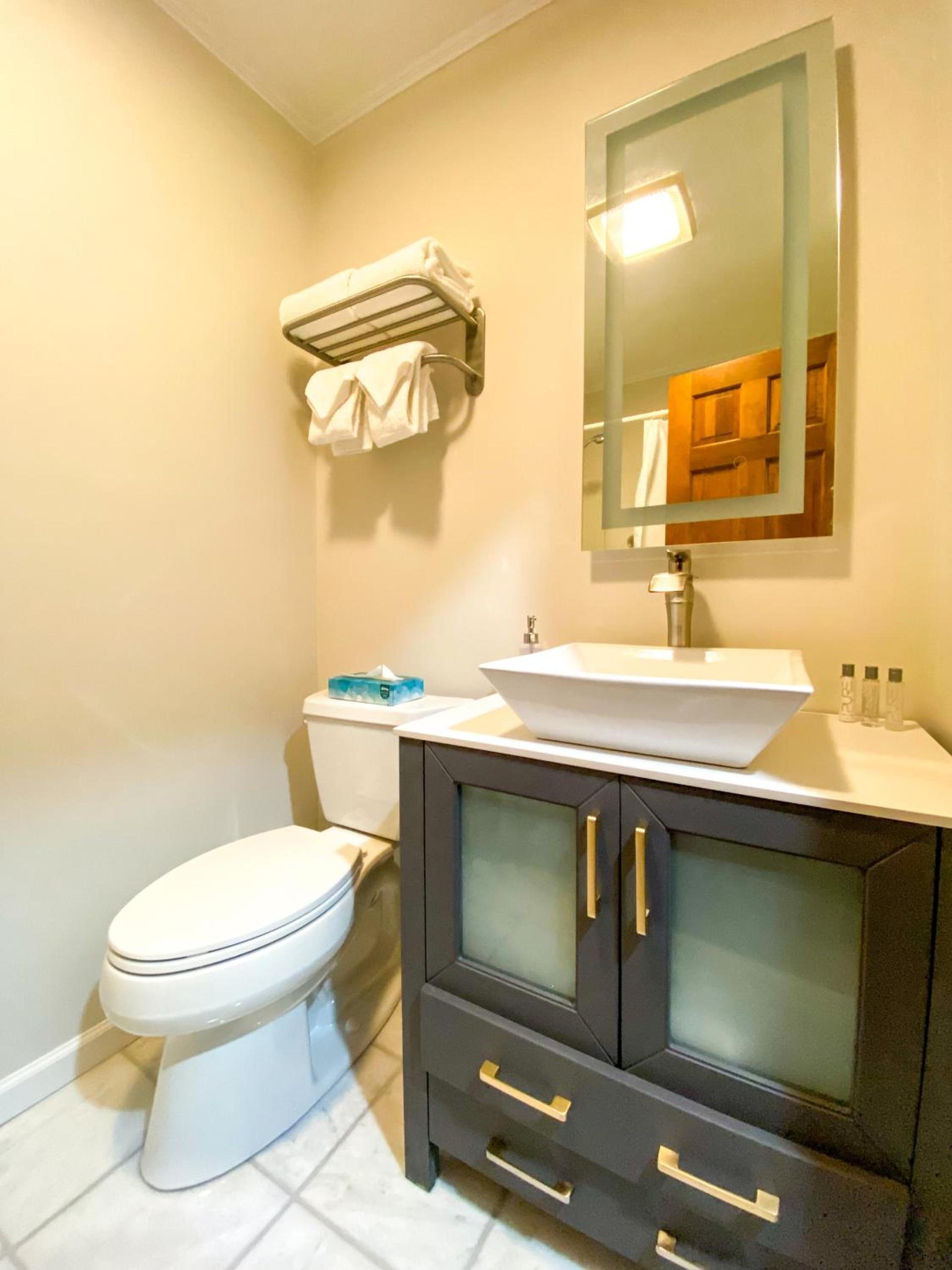 The Central Downtown Inn Suites photo 24