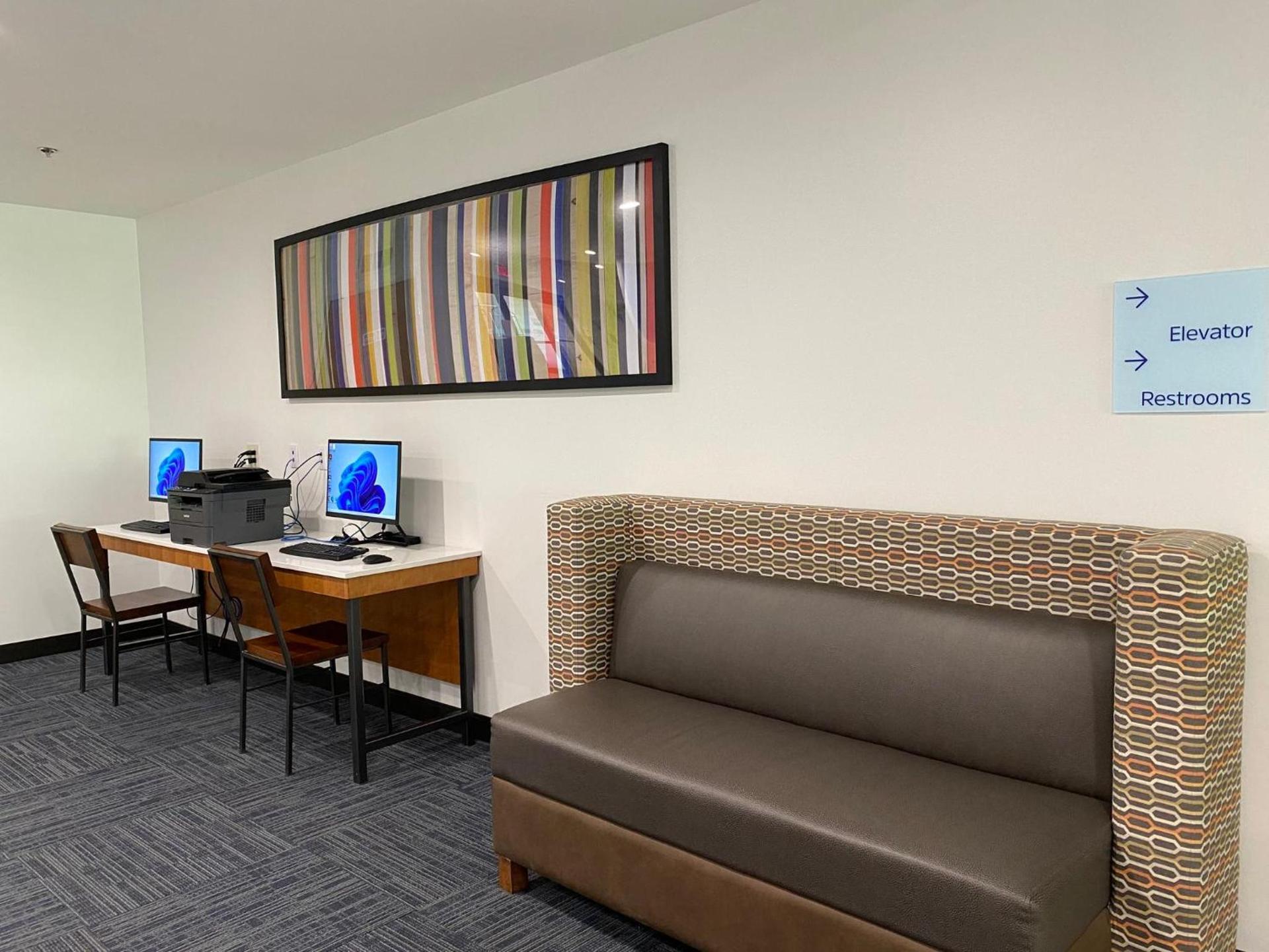 Holiday Inn Express Hotel & Suites Logansport by IHG photo 46