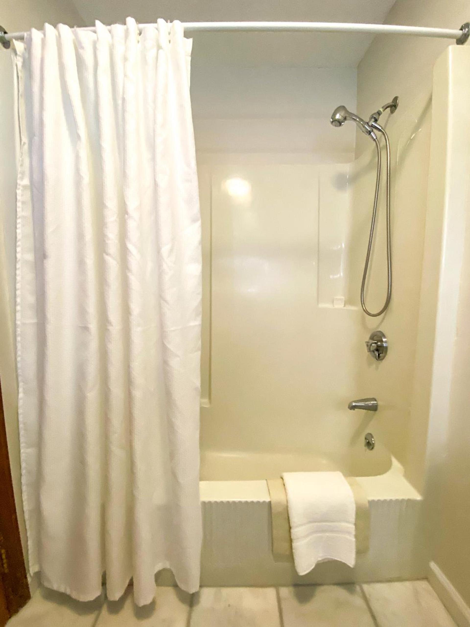 The Central Downtown Inn Suites photo 31