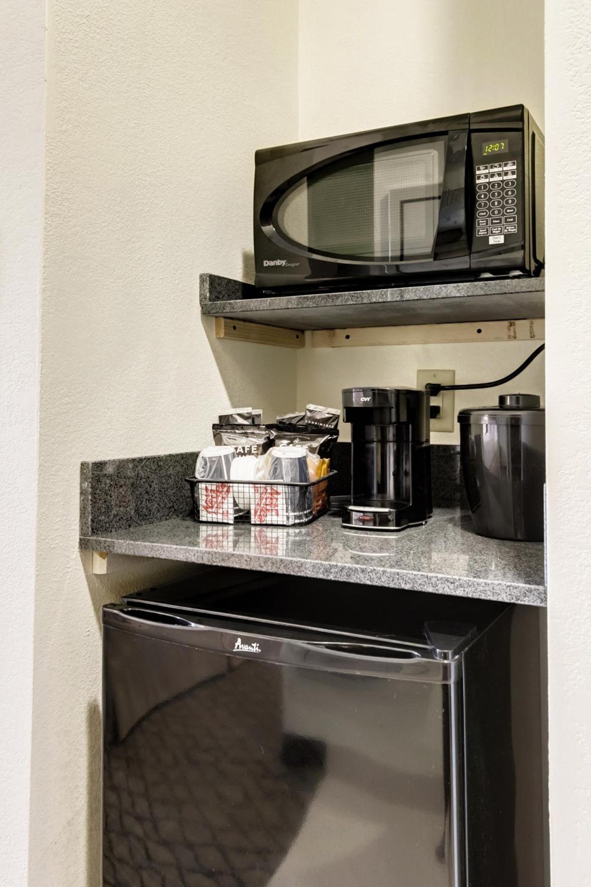Holiday Inn Express and Suites Sikeston by IHG photo 8