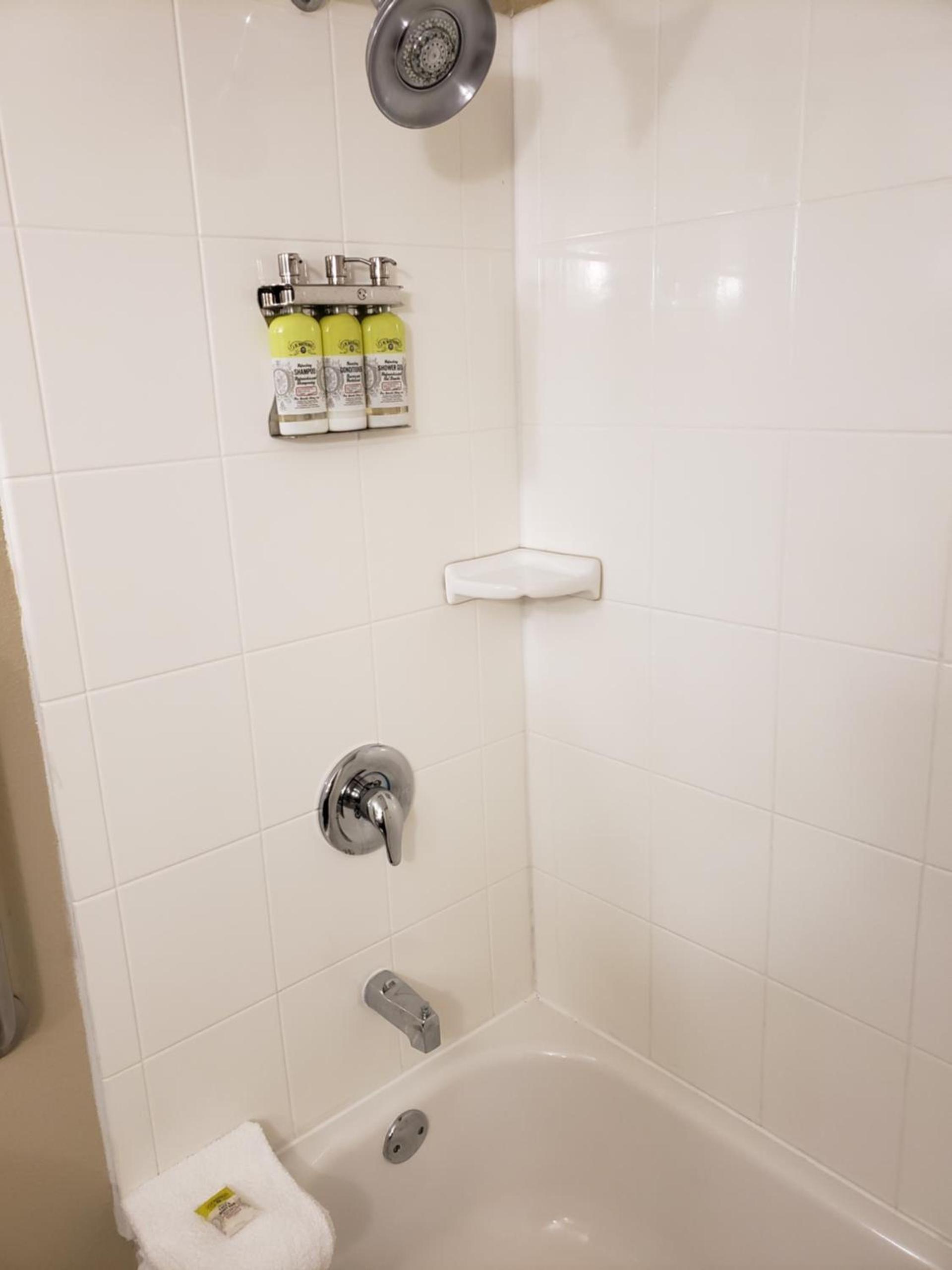 Holiday Inn Express Hotel Pittsburgh-North/Harmarville by IHG photo 3