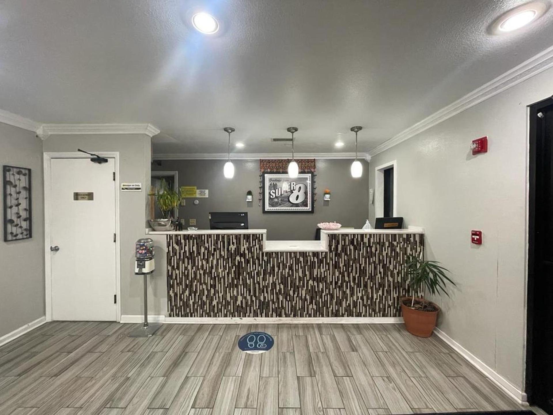 Super 8 by Wyndham Hazen photo 26