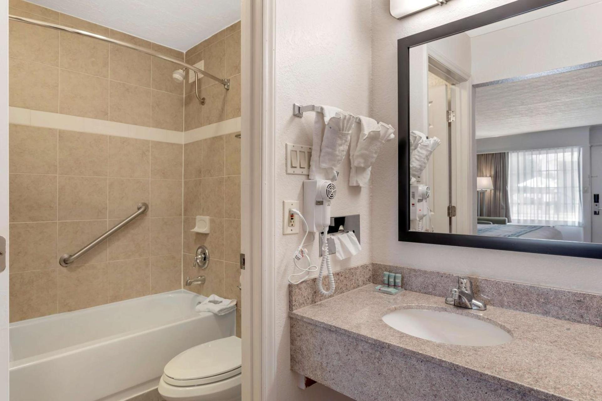 Best Western Hendersonville Inn photo 19