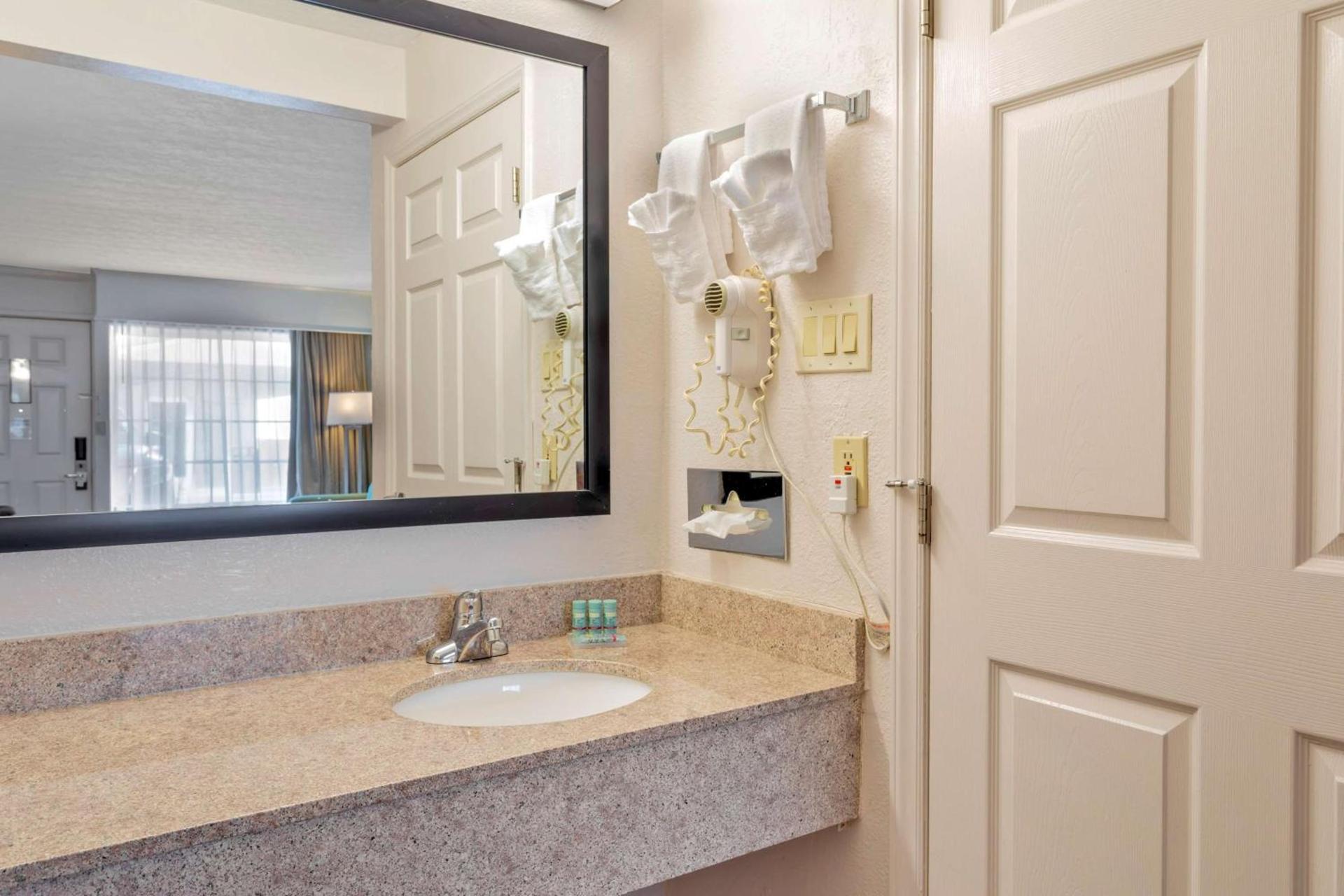 Best Western Hendersonville Inn photo 22