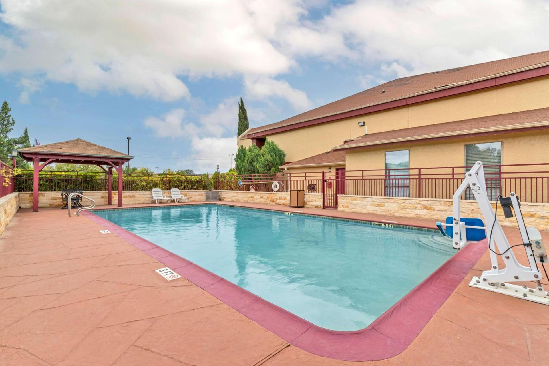 Best Western Brady Inn photo 2