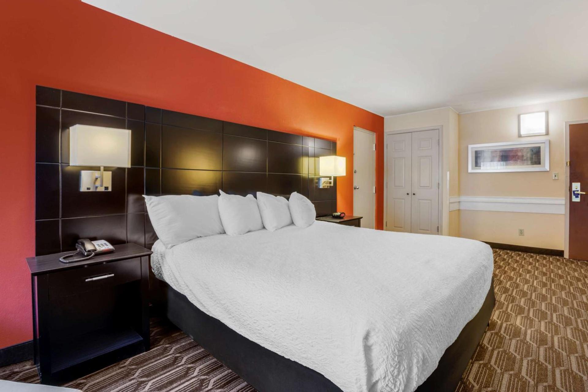 BEST WESTERN PLUS Poconos photo 13