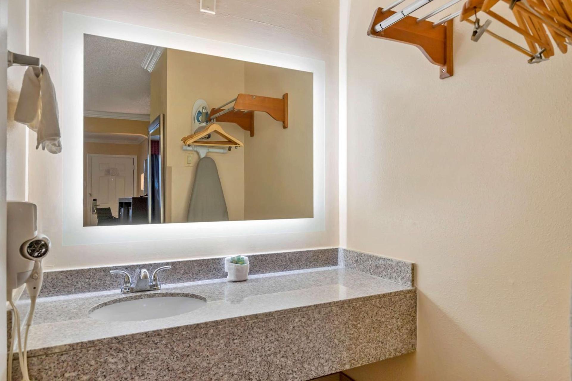Best Western Brady Inn photo 10