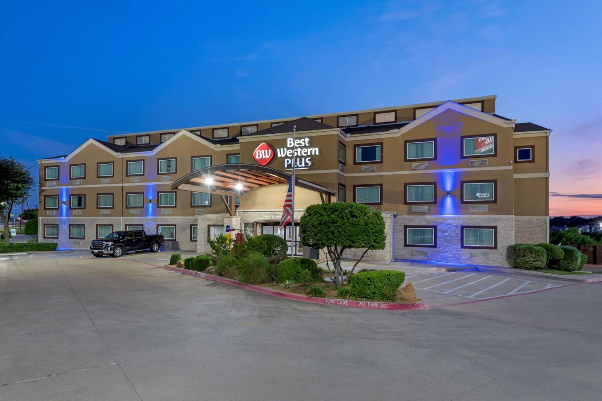Best Western Plus Arlington North Hotel & Suites photo 1