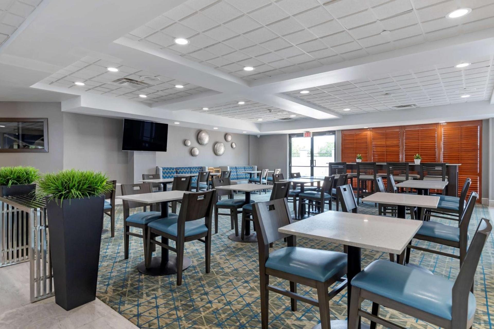 Best Western Plus McAllen Airport Hotel photo 34