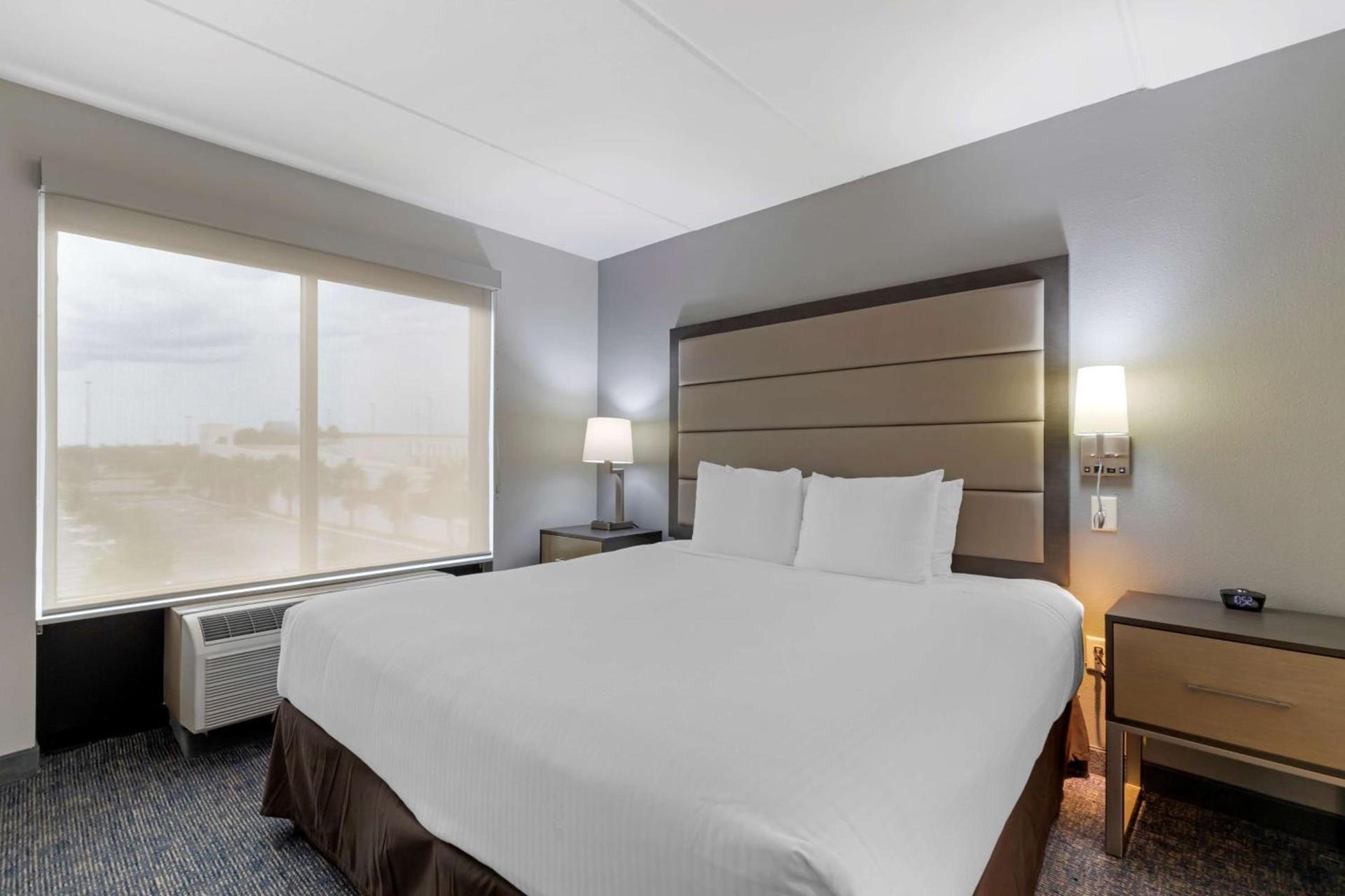 Best Western Plus McAllen Airport Hotel photo 18