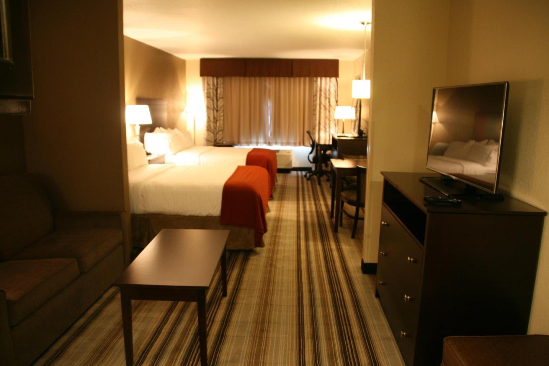 Holiday Inn Express & Suites Nevada by IHG photo 11
