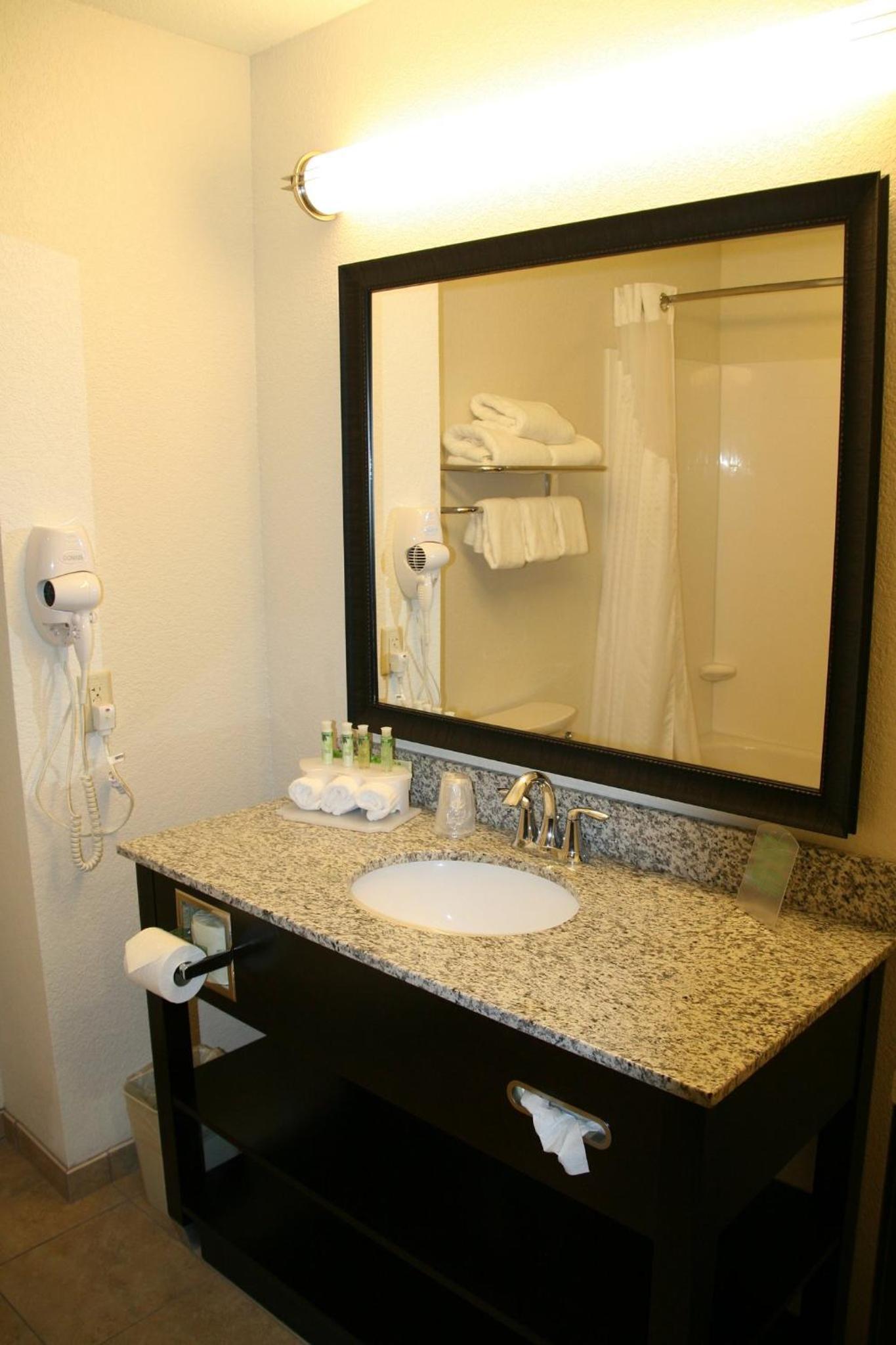 Holiday Inn Express & Suites Nevada by IHG photo 15
