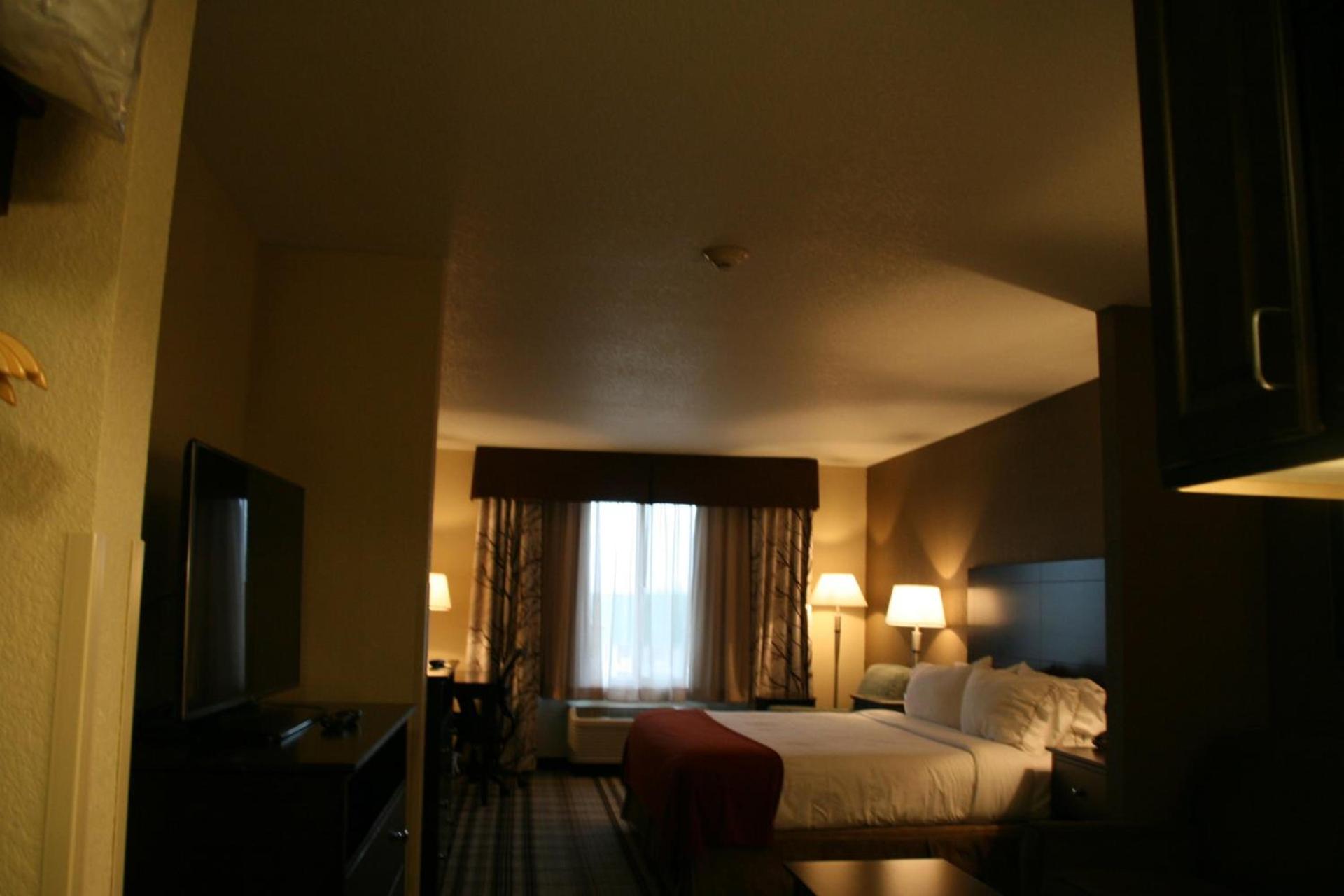 Holiday Inn Express & Suites Nevada by IHG photo 17