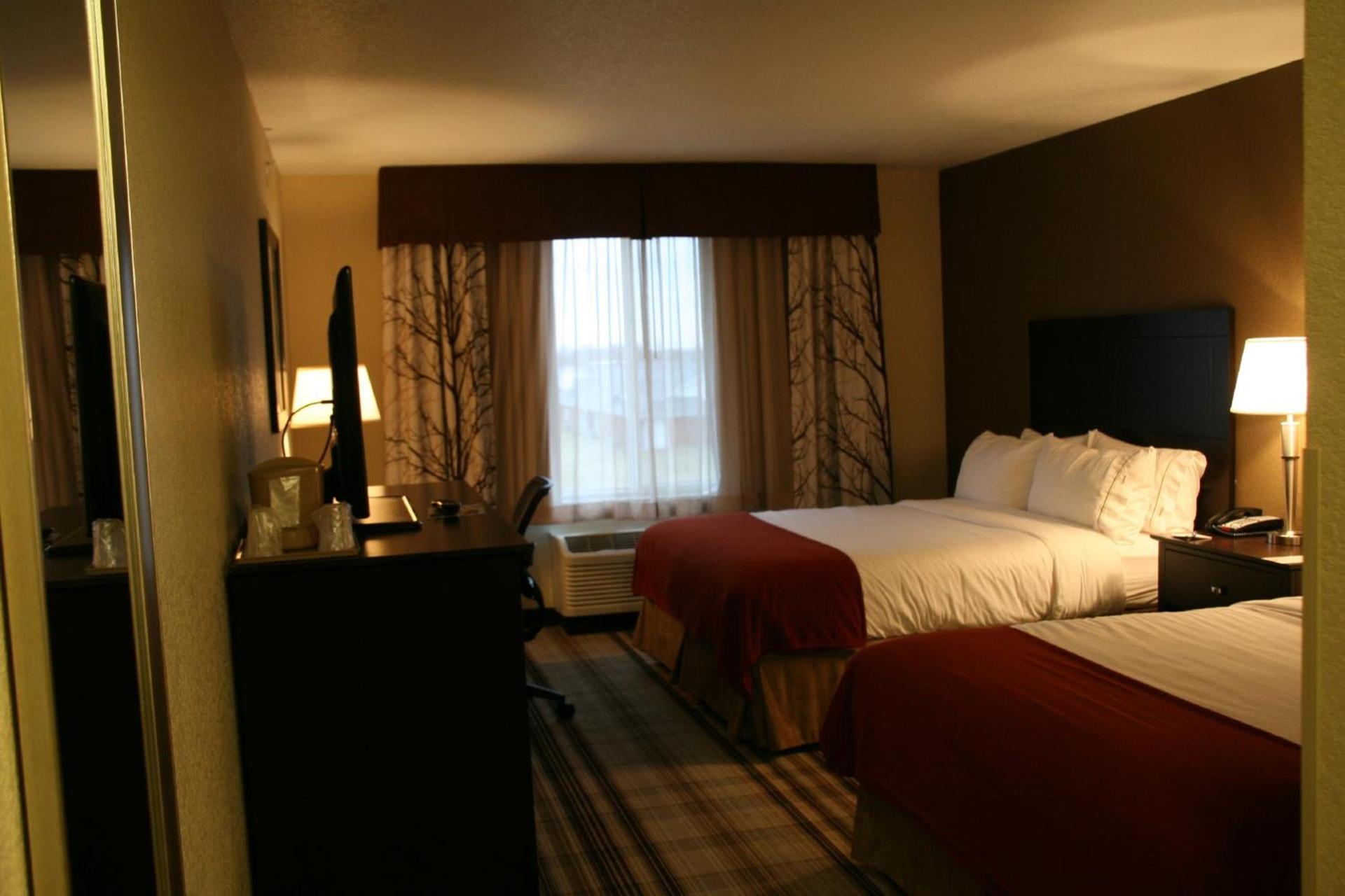 Holiday Inn Express & Suites Nevada by IHG photo 20