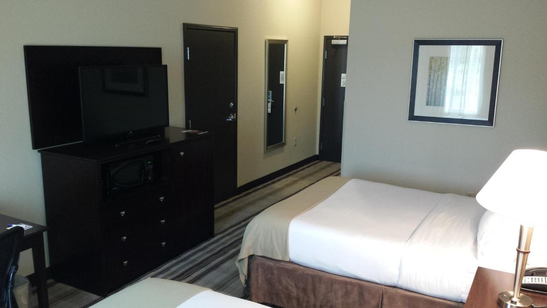 Holiday Inn Express & Suites Nevada by IHG photo 22