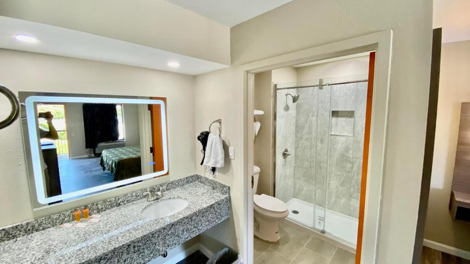 Brentwood Inn & Suites photo 4