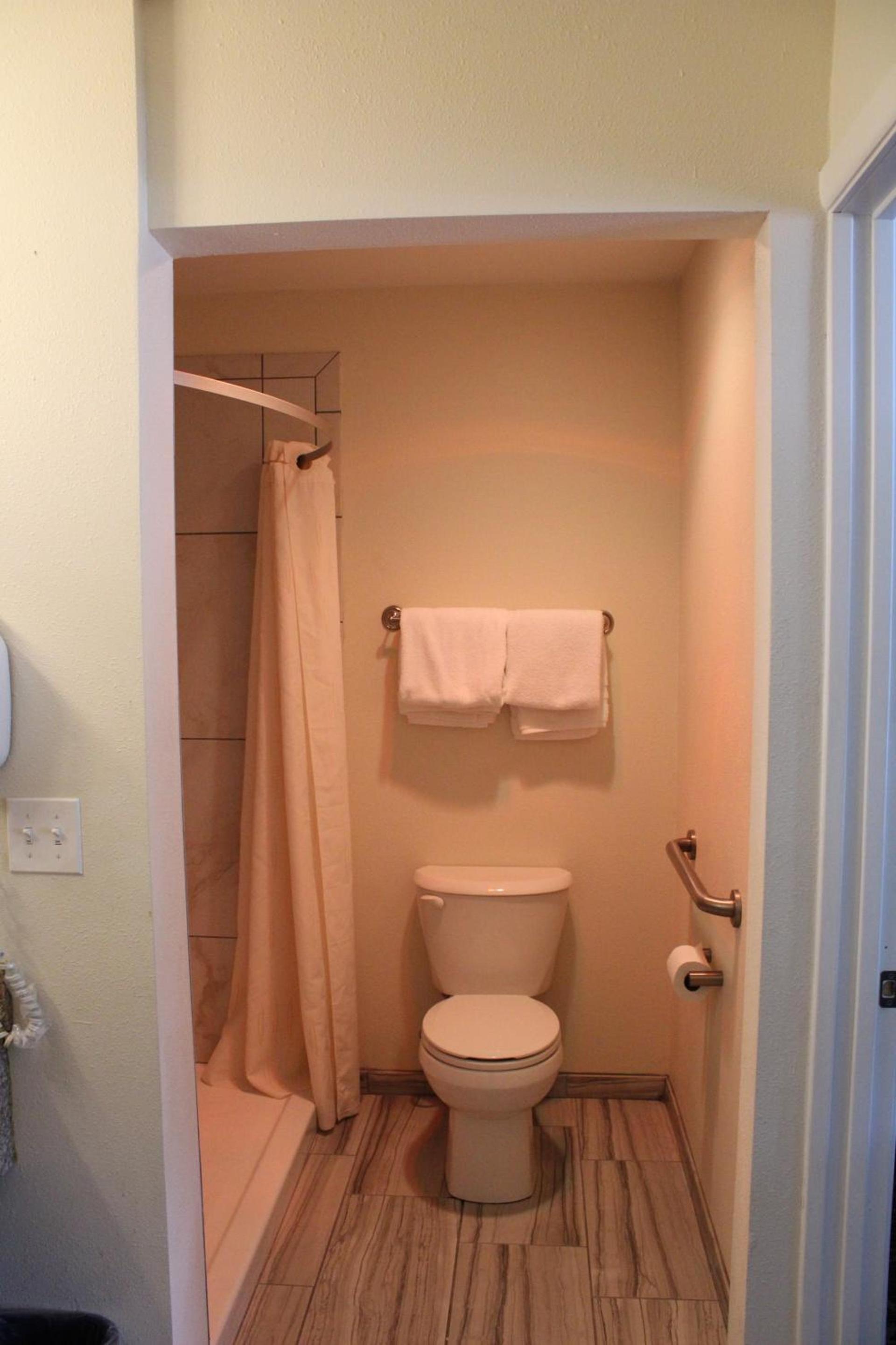 American Travel Inn photo 8