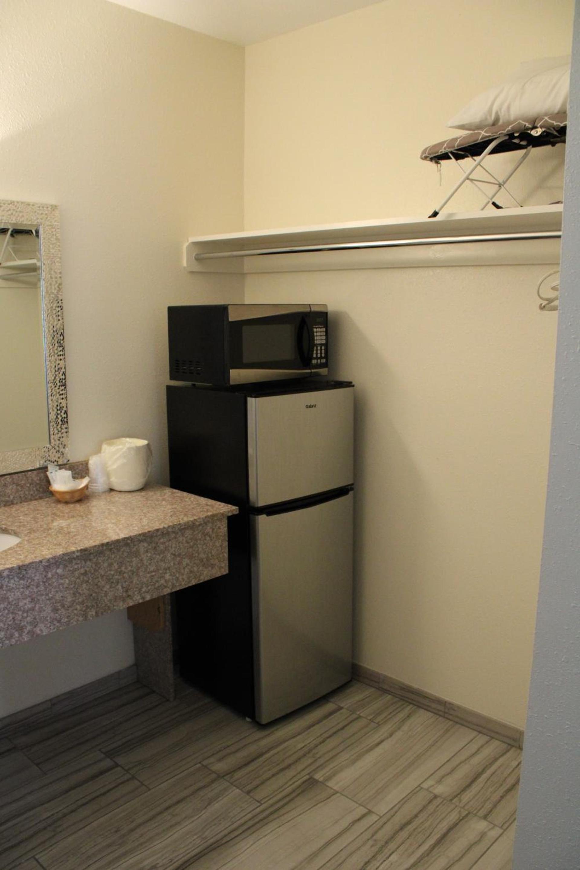 American Travel Inn photo 15
