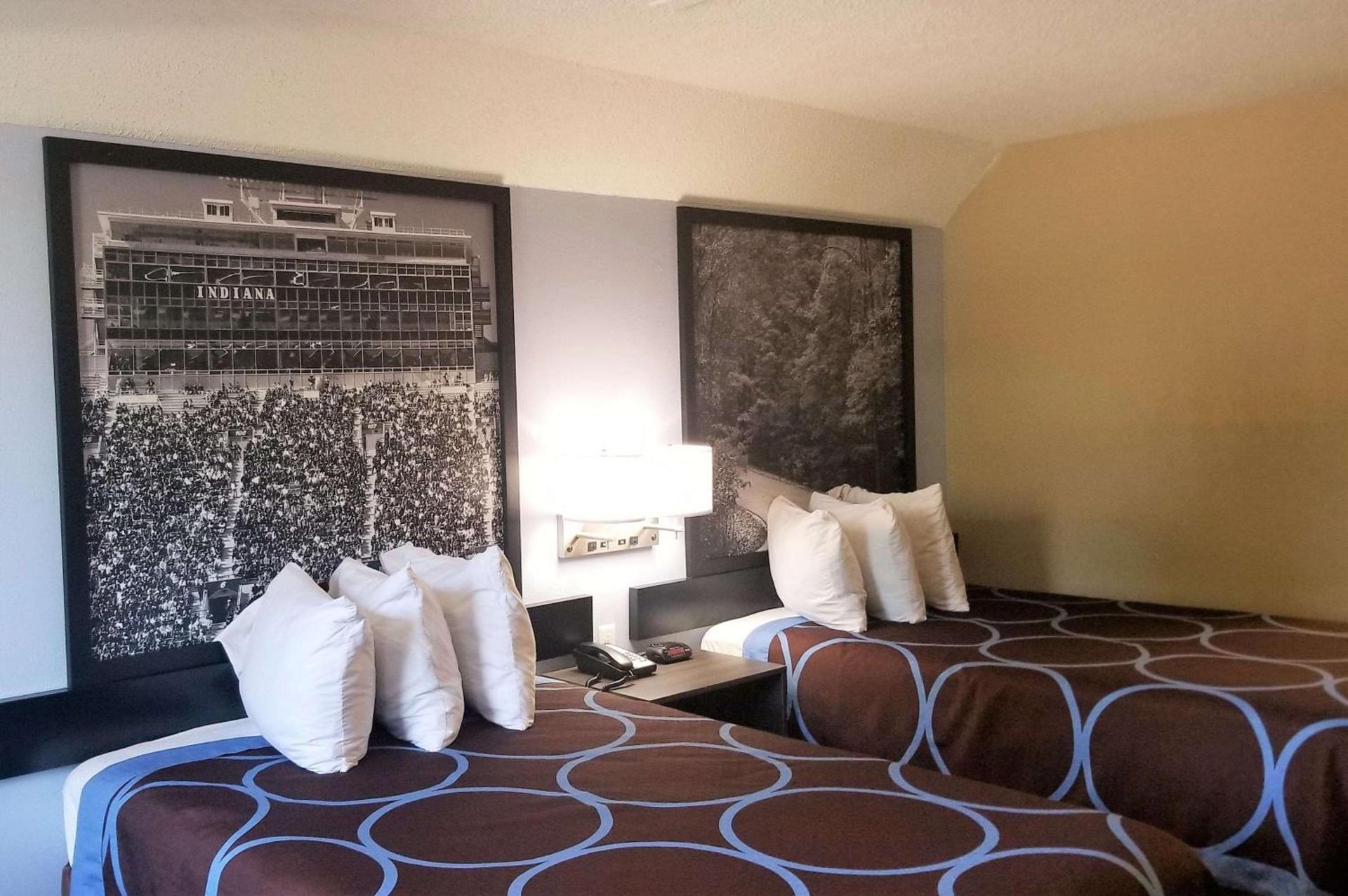 Super 8 by Wyndham Brownsburg photo 26