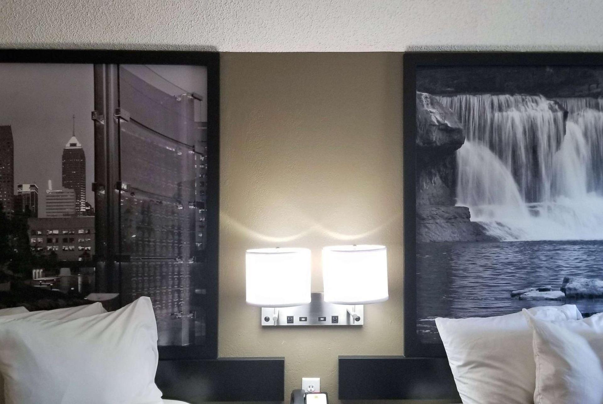 Super 8 by Wyndham Brownsburg photo 42