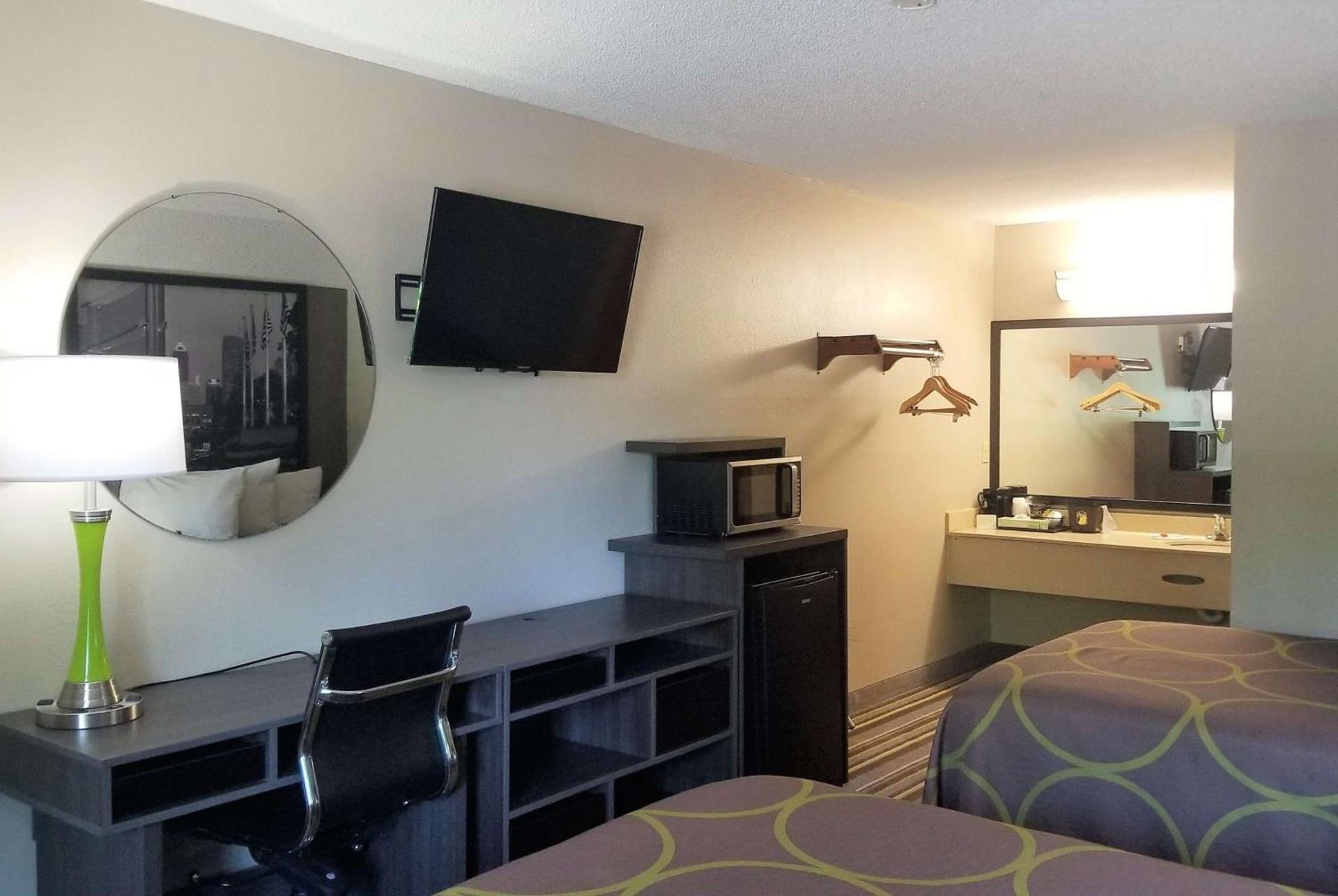 Super 8 by Wyndham Brownsburg photo 31