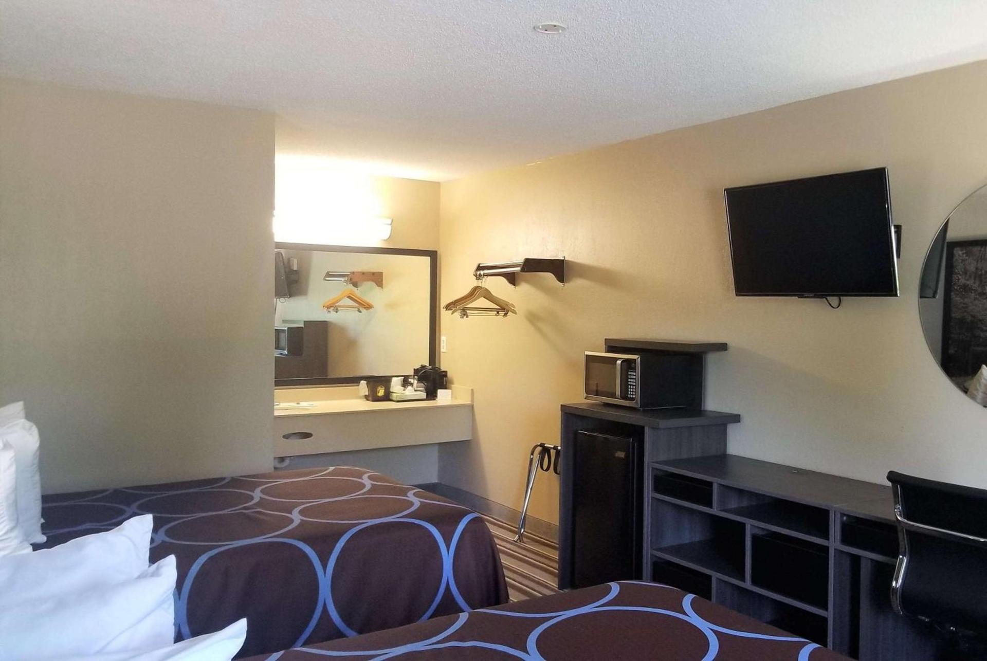 Super 8 by Wyndham Brownsburg photo 22