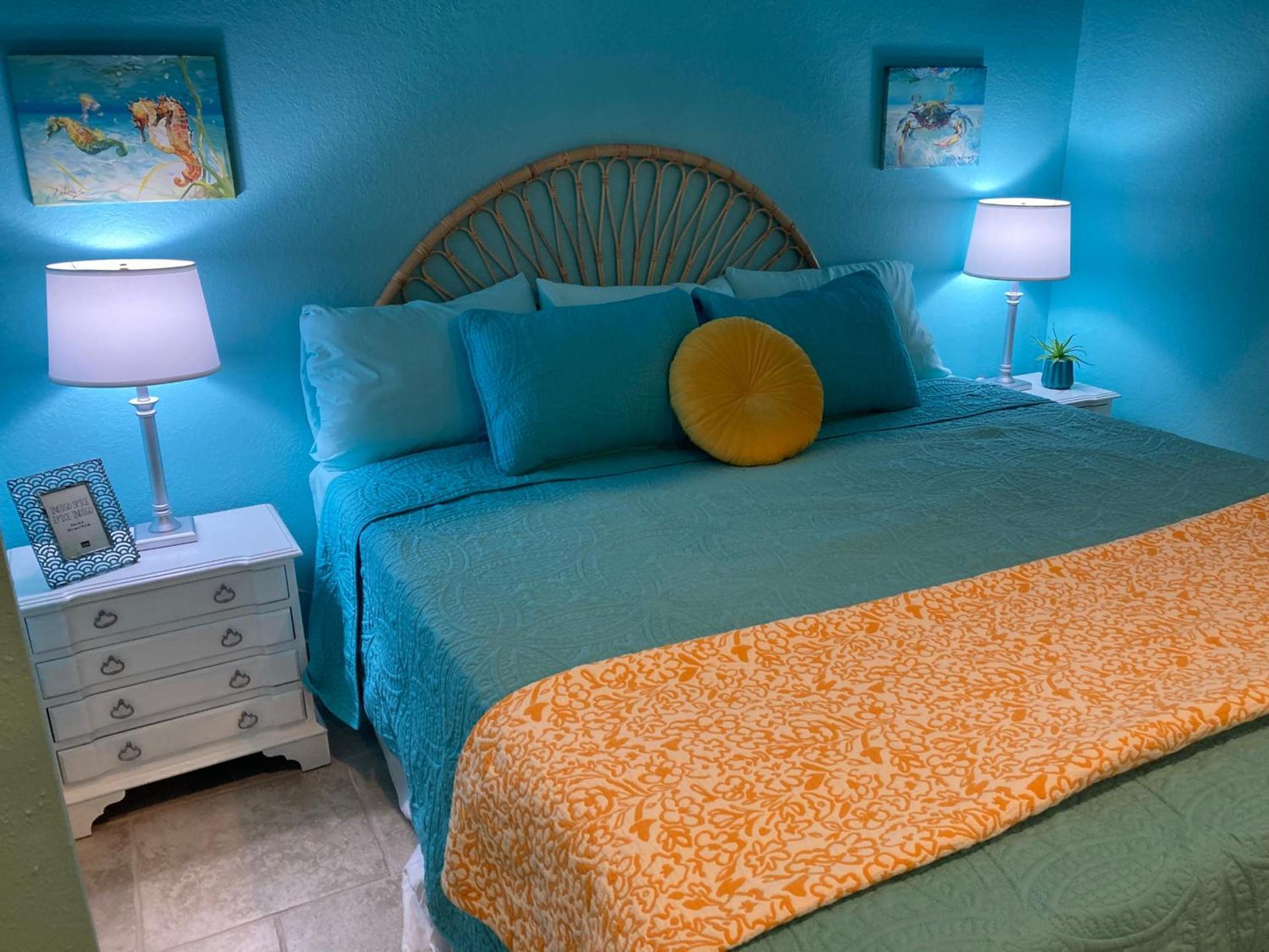 3Gulls Inn Ozona-Boutique Hotel-Steps from Restaurants & Brewery-SwimSpa Pool-Pet Friendly photo 11