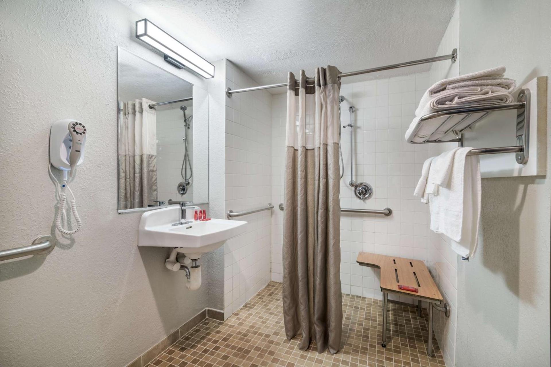 SureStay by Best Western Lewiston Auburn Area photo 28