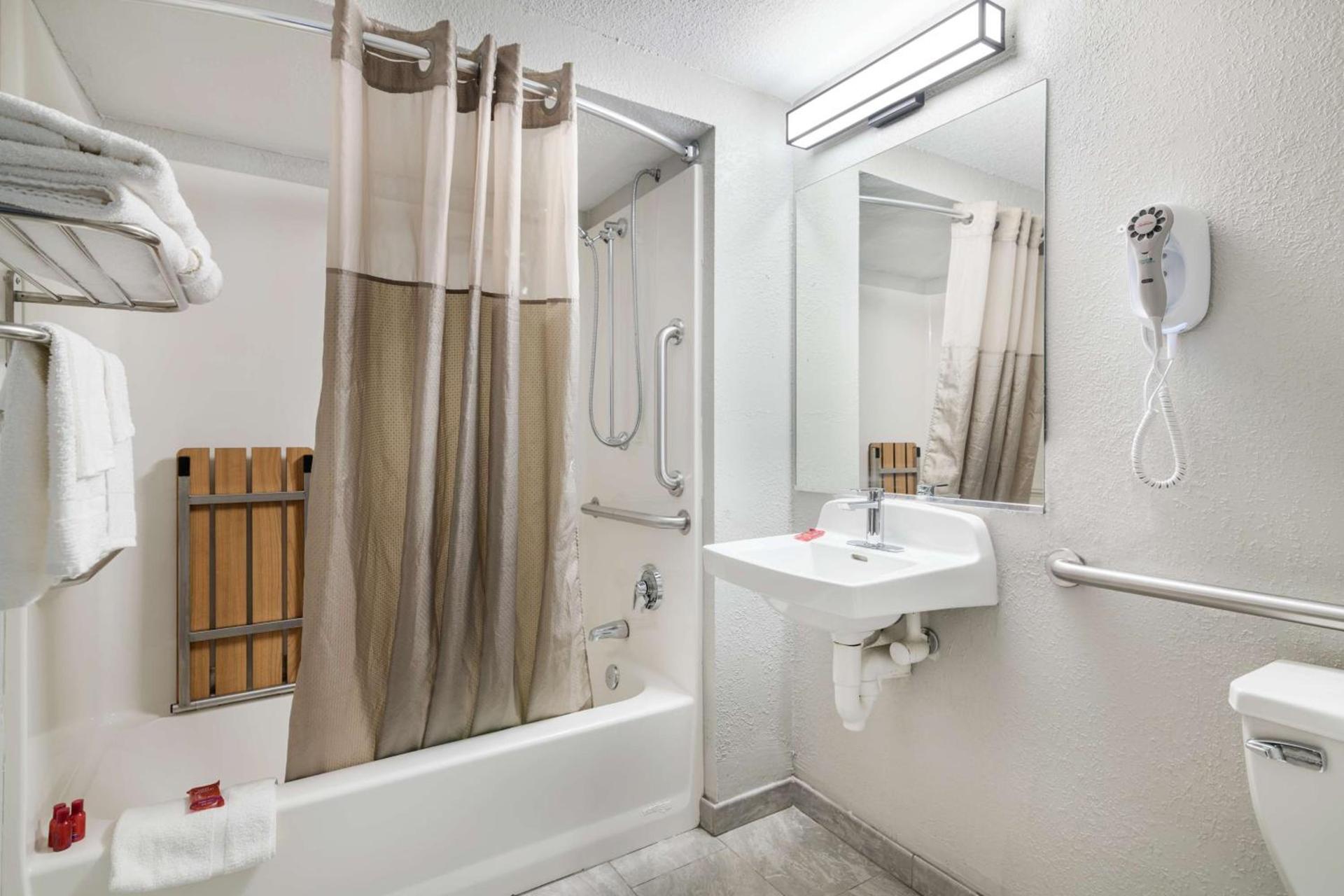 SureStay by Best Western Lewiston Auburn Area photo 27