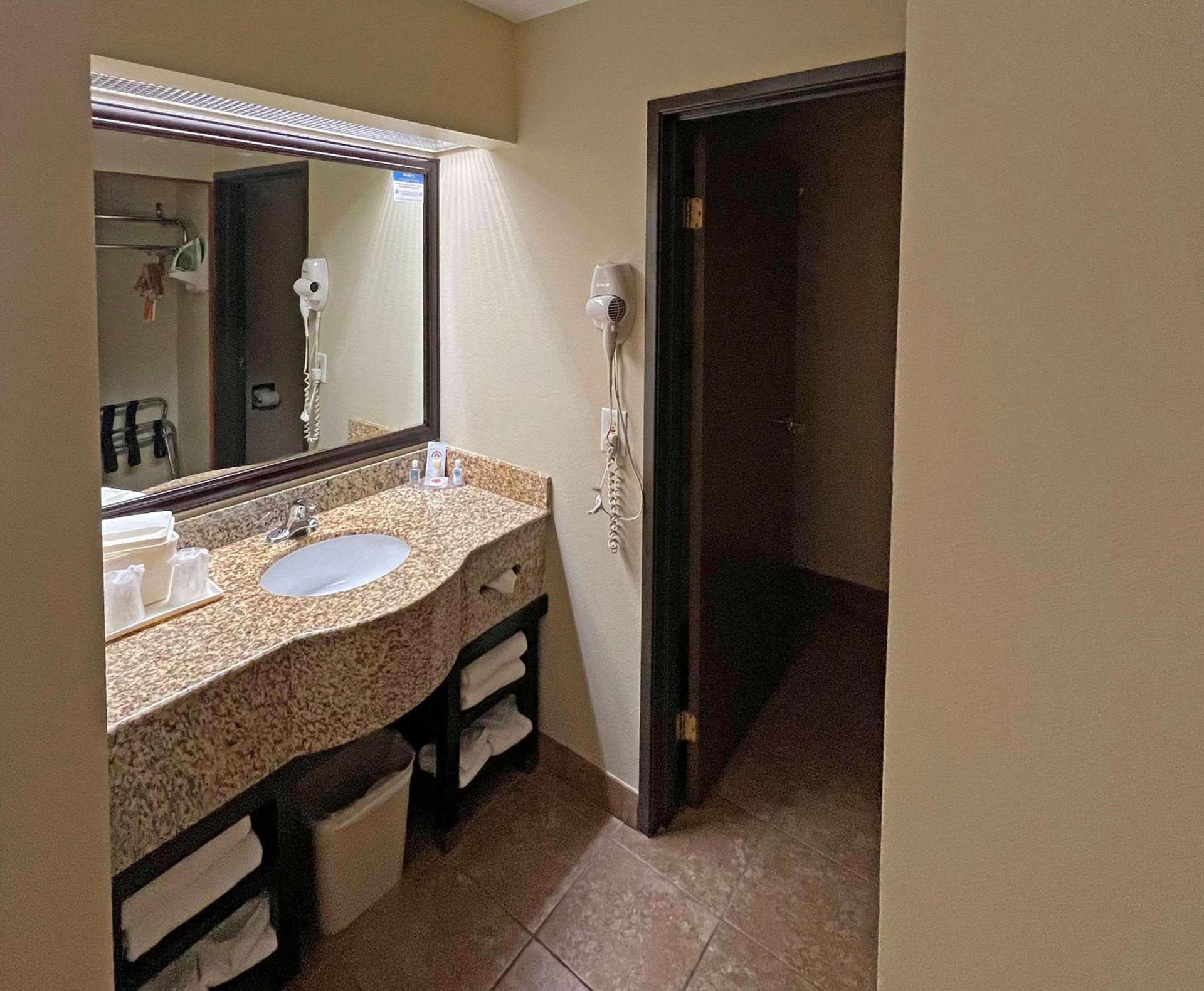 Comfort Inn Phoenix Central City photo 12