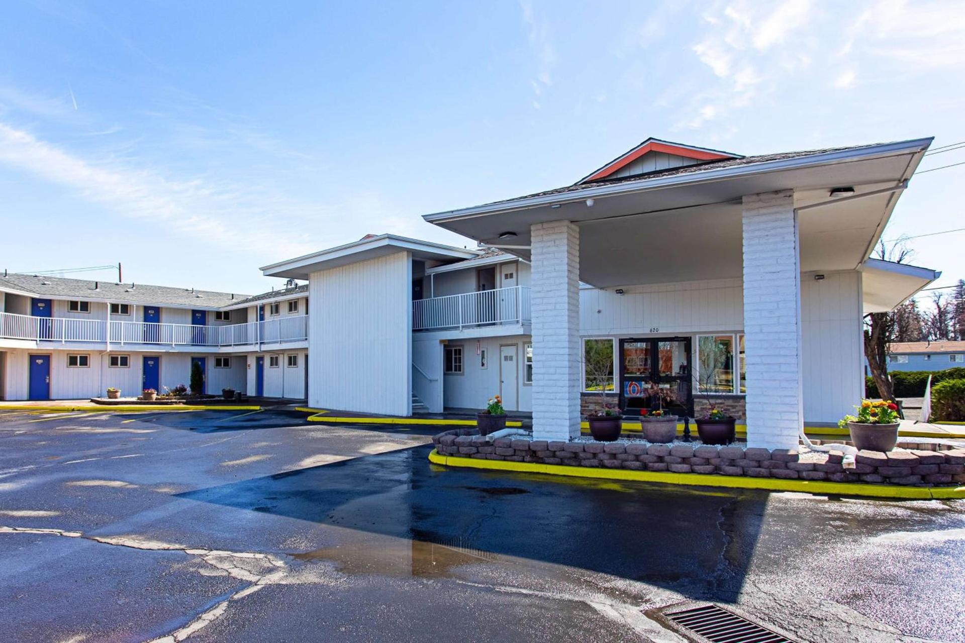 Motel 6 Pendleton, OR - West photo 2