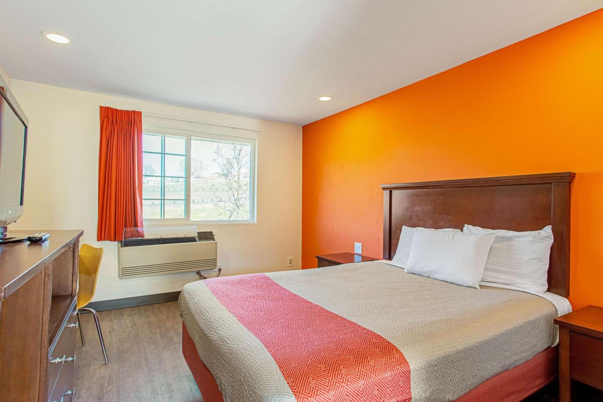 Motel 6 Pendleton, OR - West photo 4