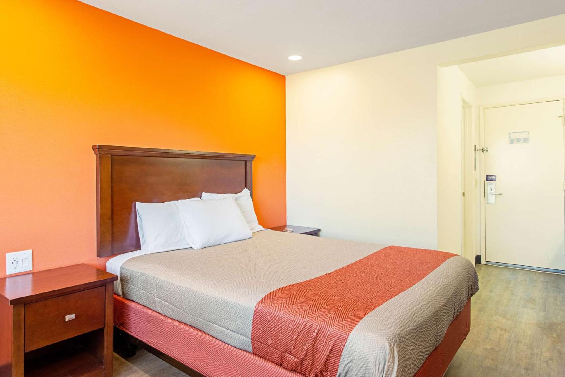Motel 6 Pendleton, OR - West photo 6