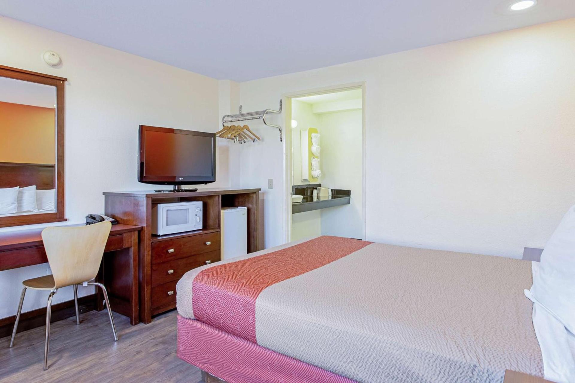 Motel 6 Pendleton, OR - West photo 8