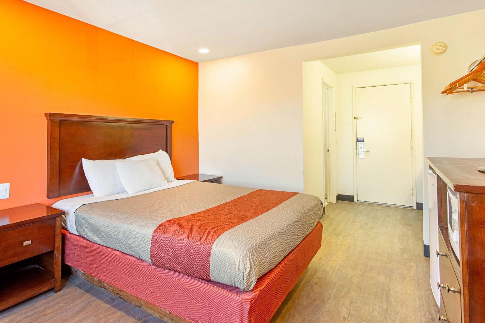 Motel 6 Pendleton, OR - West photo 11