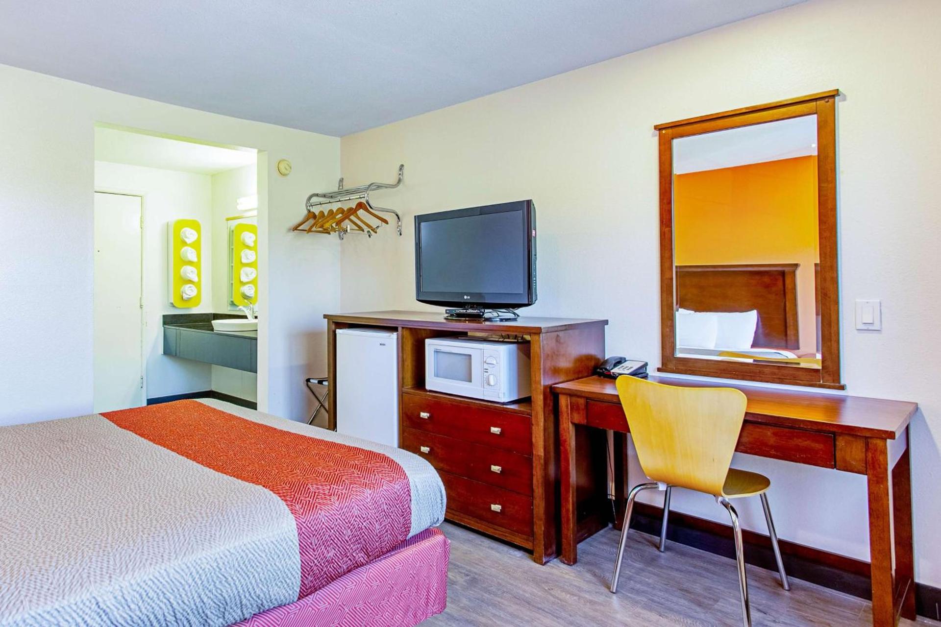 Motel 6 Pendleton, OR - West photo 12
