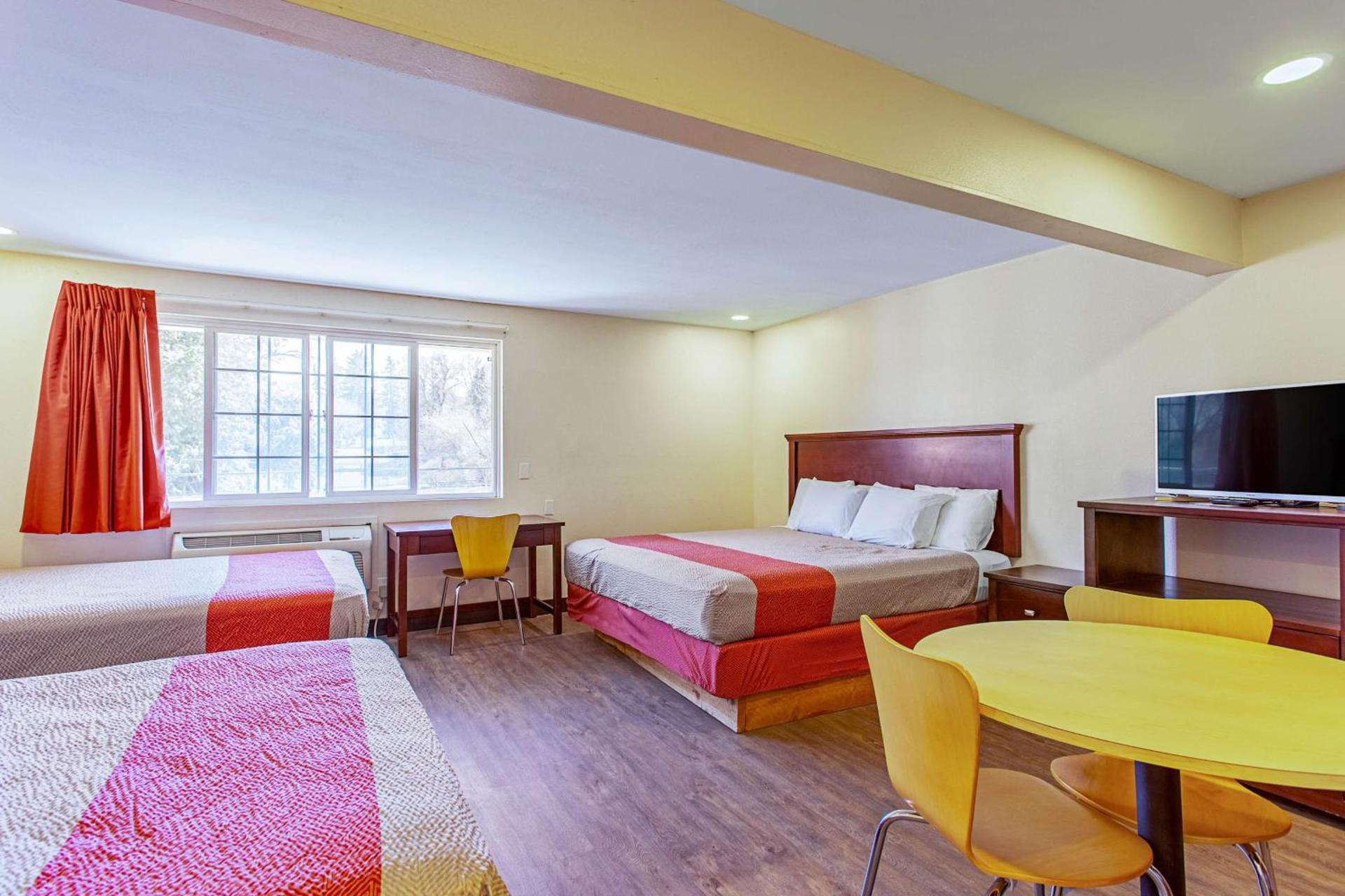 Motel 6 Pendleton, OR - West photo 18