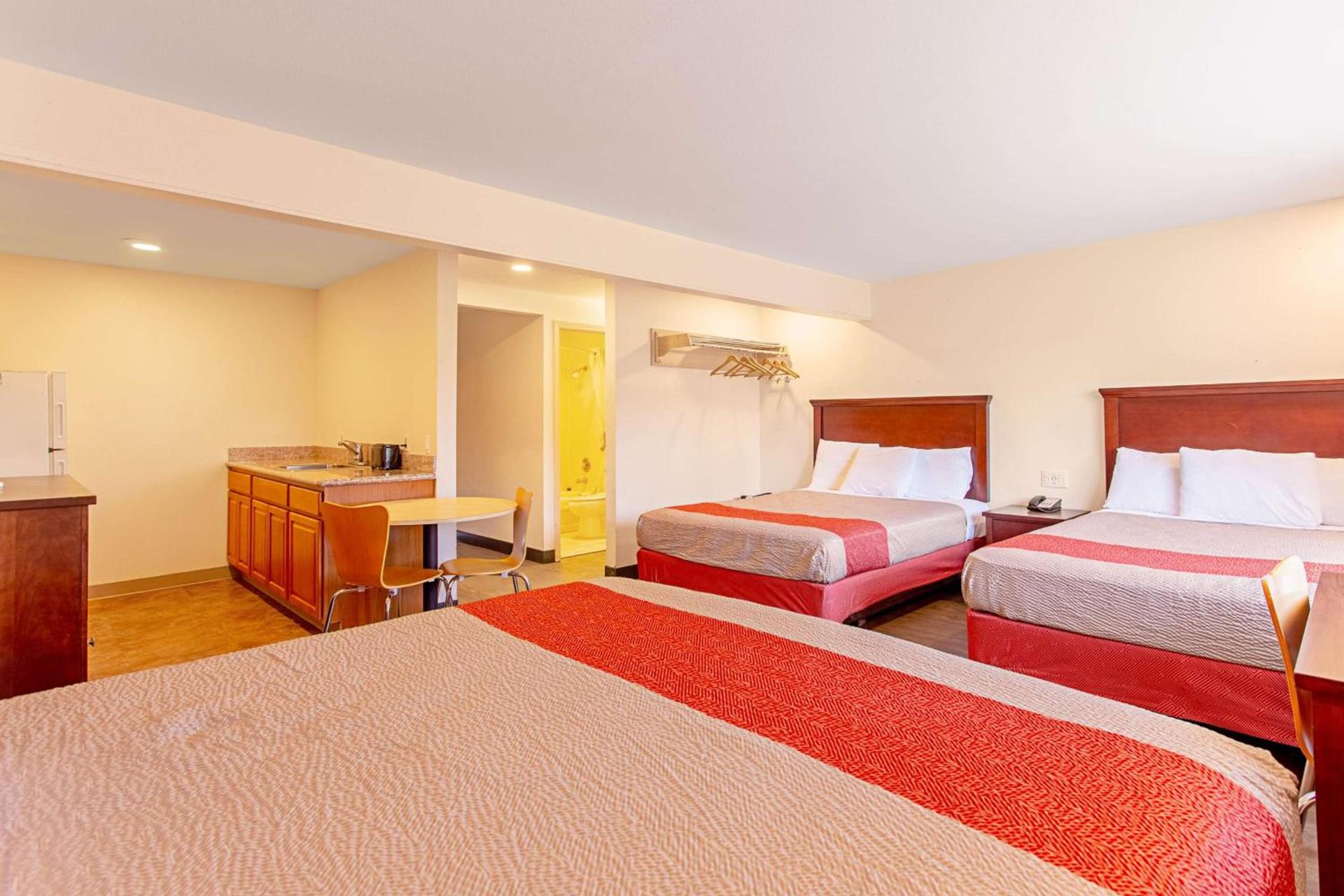 Motel 6 Pendleton, OR - West photo 19