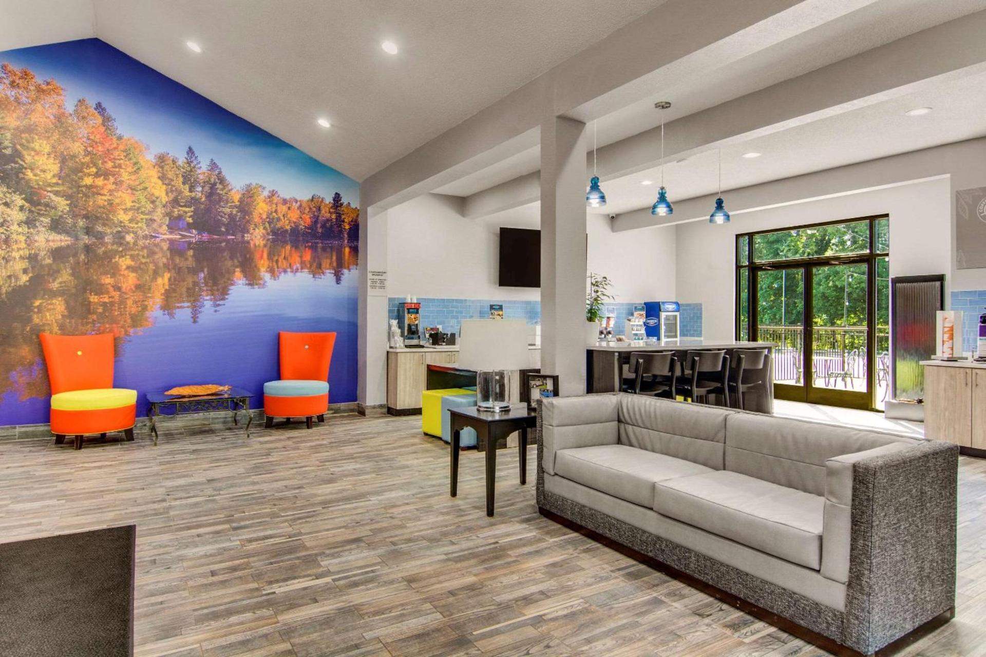 Clarion Pointe on the lake Clarksville-South Hill West photo 9