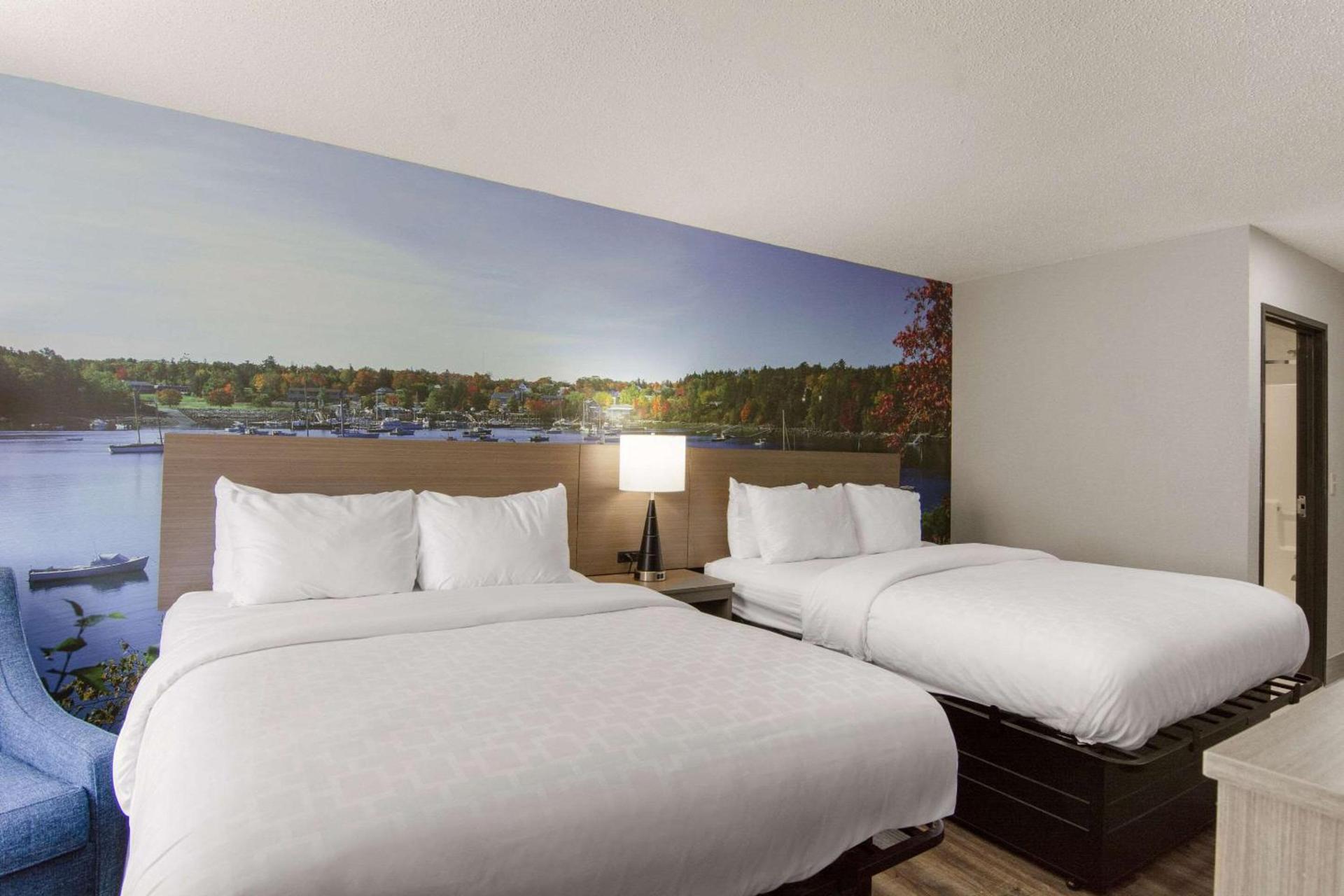 Clarion Pointe on the lake Clarksville-South Hill West photo 15