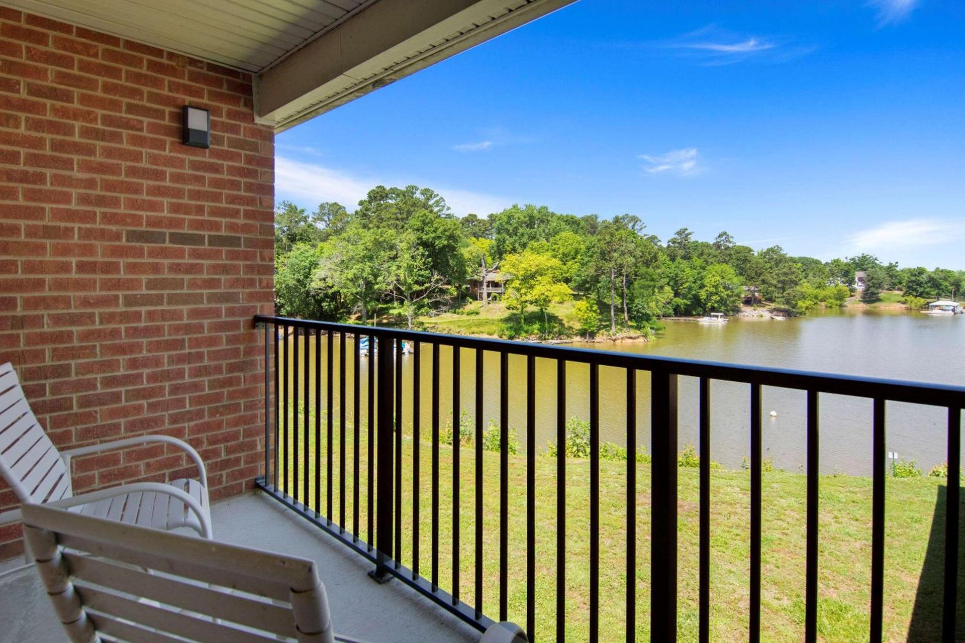 Clarion Pointe on the lake Clarksville-South Hill West photo 18